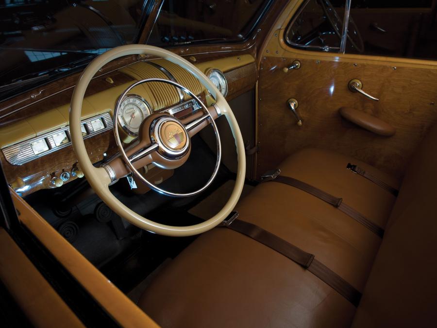  Ford V8 Super Deluxe Station Wagon 1942 года  (фото 12 из 27)